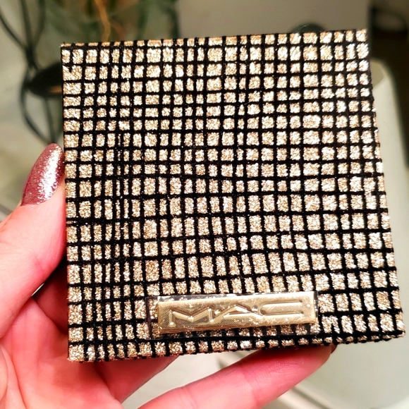 MAC Star-Sighting Eyeshadow palette in Fuchsia - Picture 1 of 4